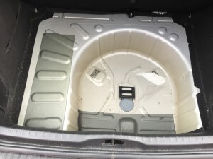 Peugeot 308 spare wheel well before